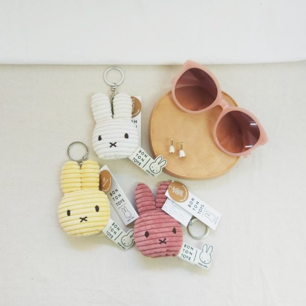 80235663.jpeg BON TON TOYS Miffy拍拍米菲兔ECO燈芯絨鑰匙圈 10cm