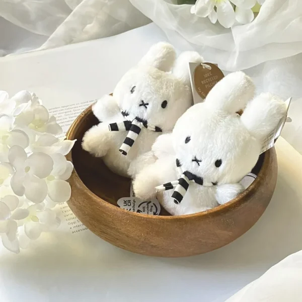 100243046.webp BON TON TOYS Miffy米菲兔鑰匙圈-圍巾兔 10cm