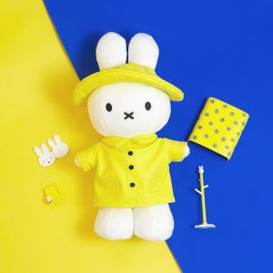 90578125.jpeg BON TON TOYS Miffy米菲兔填充玩偶-雨衣兔 24cm