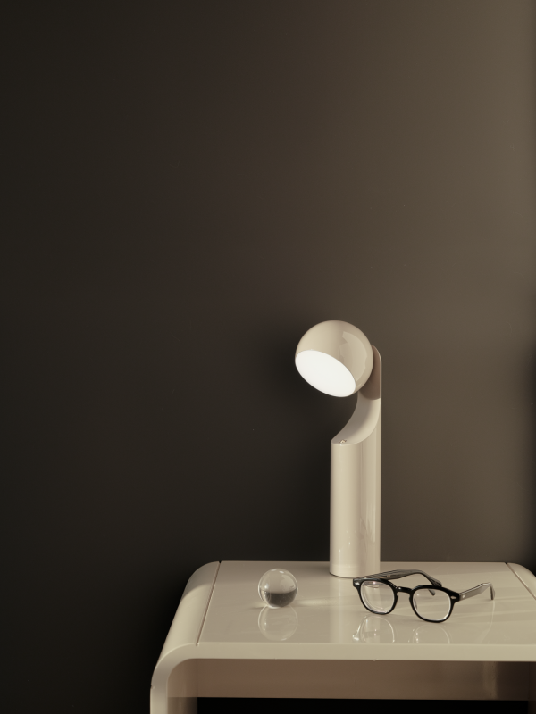 Fine Lumens MONO 攜帶式閱讀燈