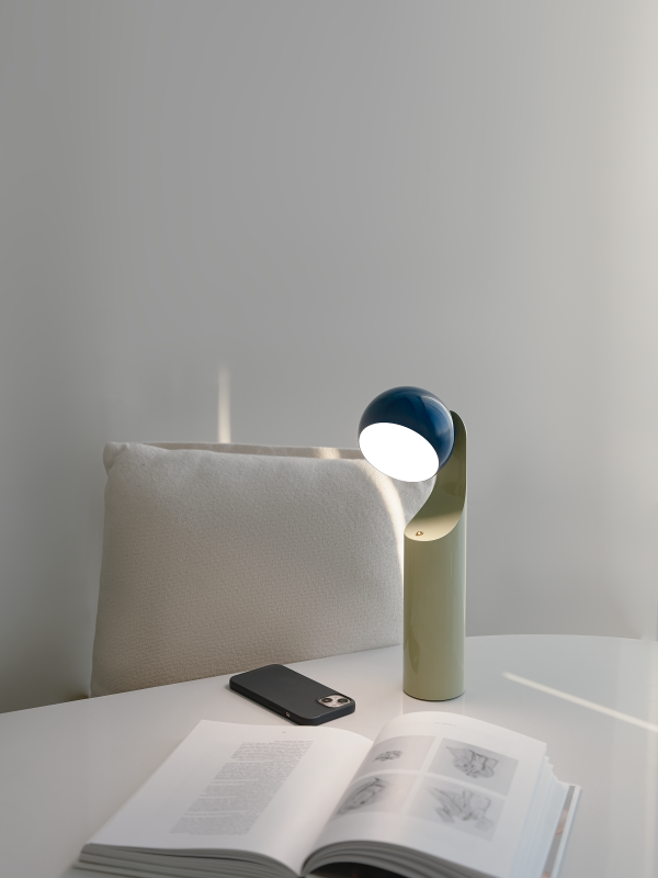 Fine Lumens MONO 攜帶式閱讀燈